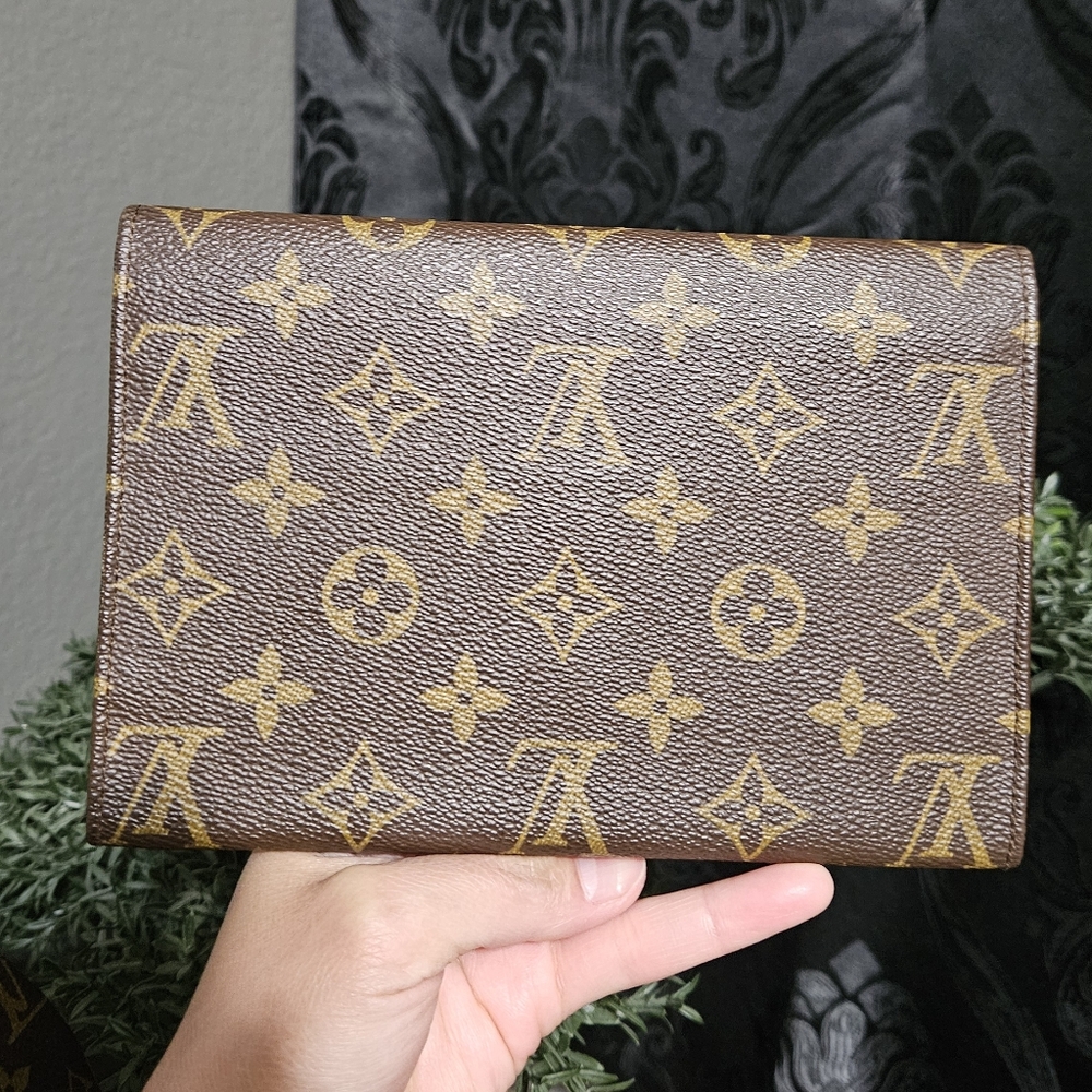 Authentic Louis Vuitton Rare Vintage Trifold Passport Wallet Monogram Clutch - Picture 13 of 16